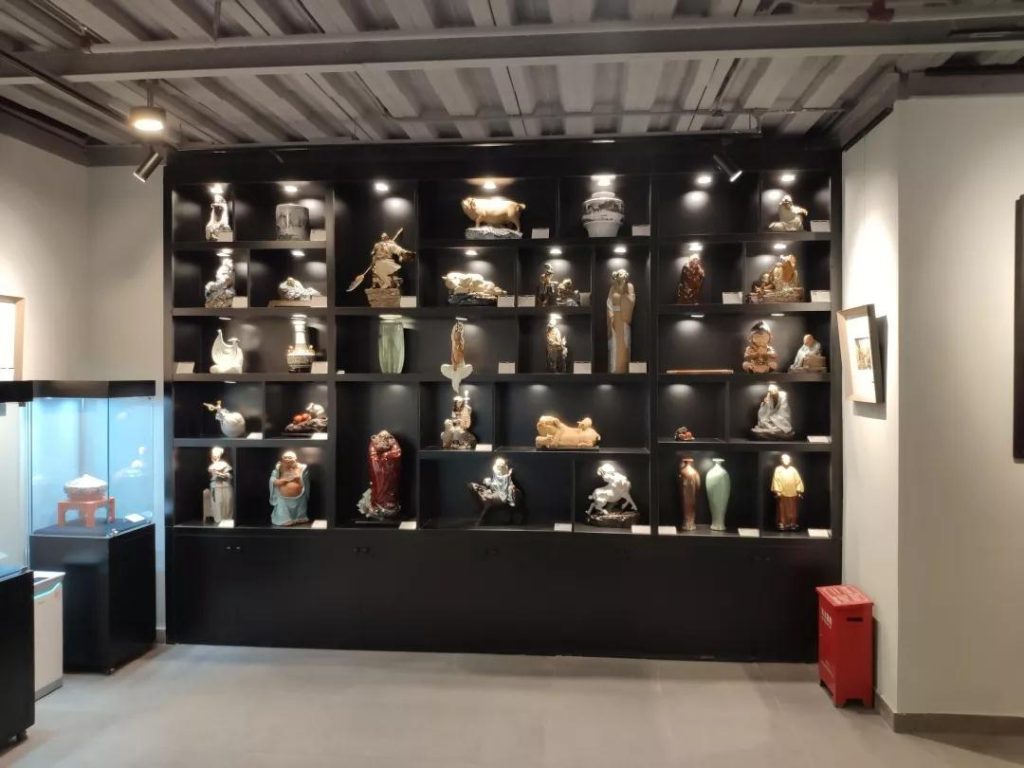 巖星建設|廣東嶺南工藝美術(shù)館工程設計插圖(2) 展示柜